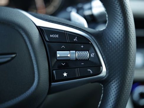 Used 2026 Genesis G70 2.5T image 32