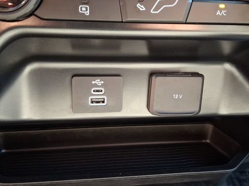Used 2025 Ford F250 XLT AWD/4WD image 23