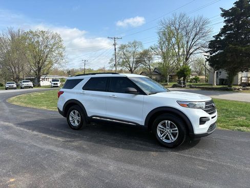 Used 2021 Ford Explorer XLT AWD/4WD image 29
