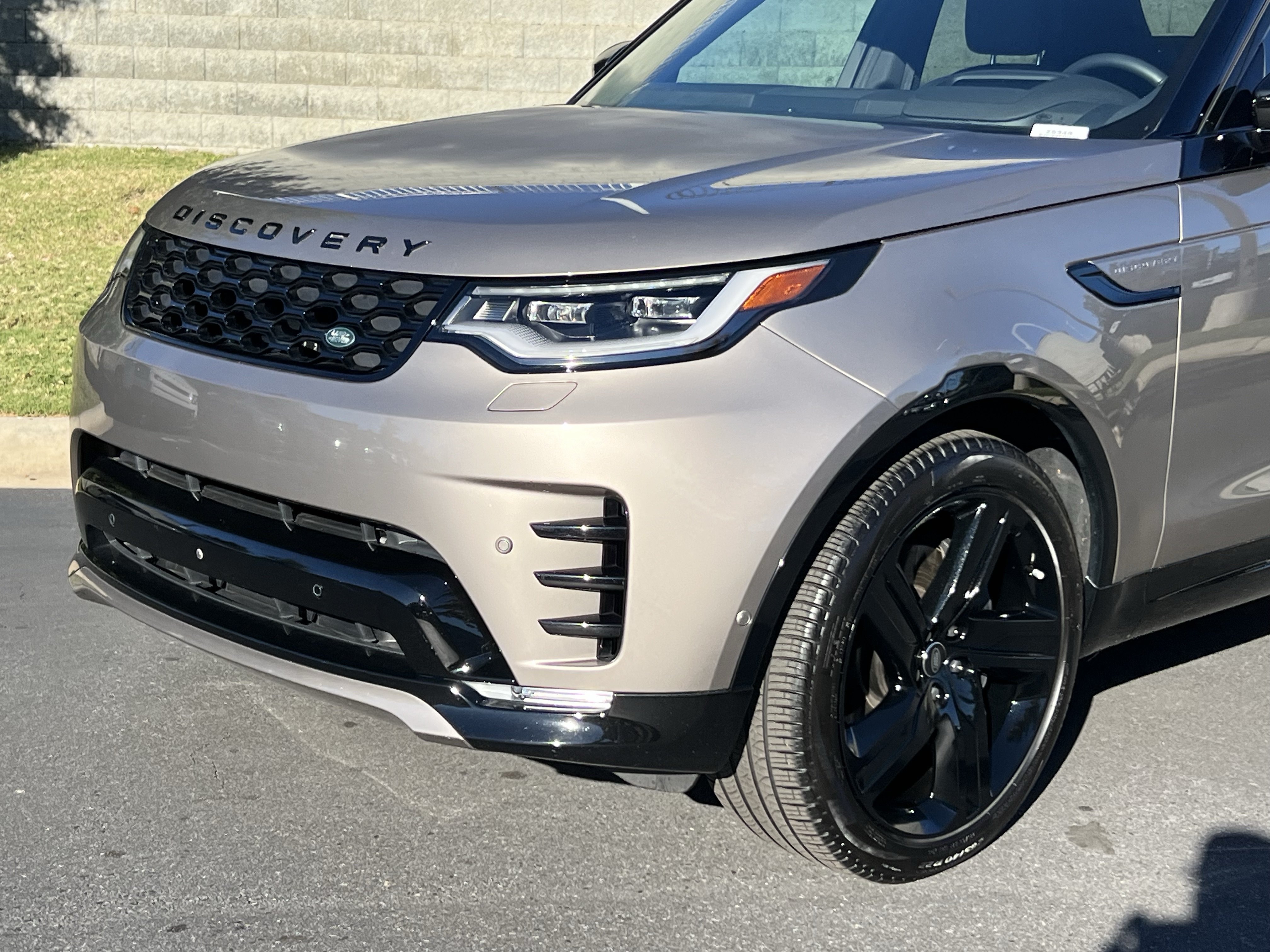Certified 2025 Land Rover Discovery Dynamic SE AWD/4WD image 10