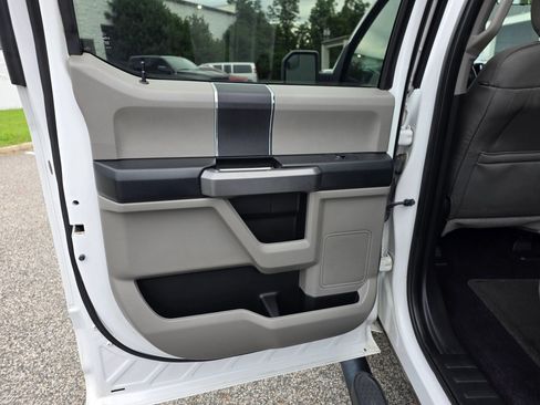 Used 2016 Ford F150 XLT AWD/4WD image 26