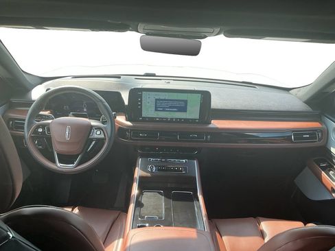 Certified 2026 Lincoln Aviator Reserve AWD/4WD image 17