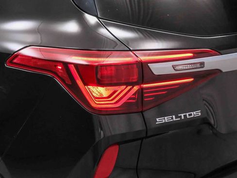 Used 2021 Kia Seltos S image 7