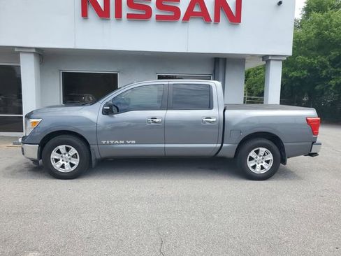 Used 2018 Nissan Titan SV RWD image 10