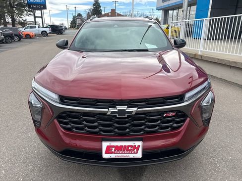 Used 2024 Chevrolet Trax RS w/ Sunroof Package image 8