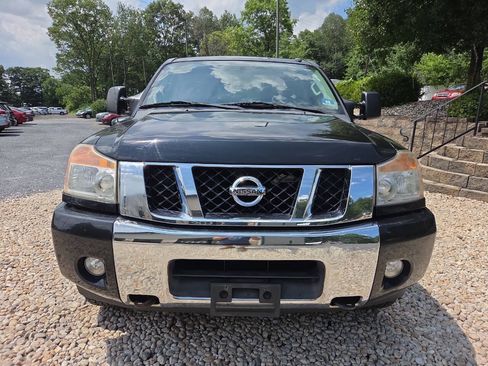 Used 2014 Nissan Titan SV w/ SV Premium Utility Package AWD/4WD image 2
