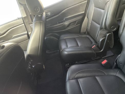 Used 2019 GMC Acadia SLT AWD/4WD image 6