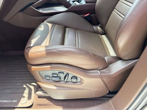 Certified 2023 Porsche Cayenne Turbo S AWD/4WD image 21