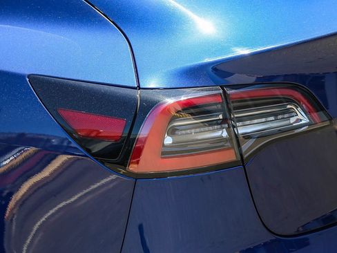 Used 2023 Tesla Model 3 Standard Range RWD image 8