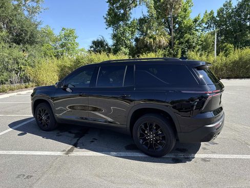 Used 2026 Chevrolet Traverse LT w/ Midnight/Sport Edition FWD image 5
