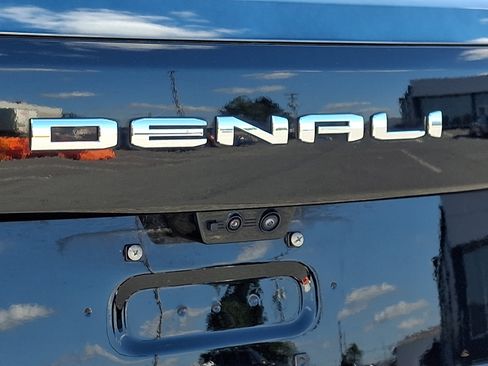 Used 2025 GMC Yukon Denali Ultimate AWD/4WD image 38