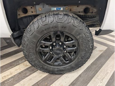 Used 2019 Chevrolet Silverado 2500 High Country w/ Duramax Plus Package AWD/4WD image 21