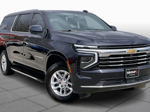 Certified 2025 Chevrolet Suburban LT image 3