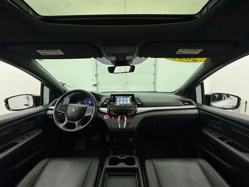 Used 2023 Honda Odyssey Sport image 3