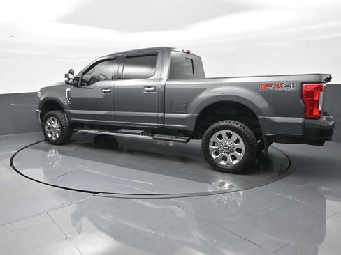 Used 2019 Ford F250 Lariat w/ Chrome Package image 6