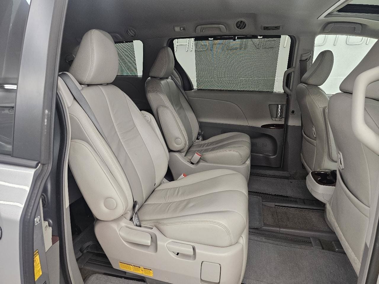 Used 2014 Toyota Sienna XLE AWD/4WD image 25