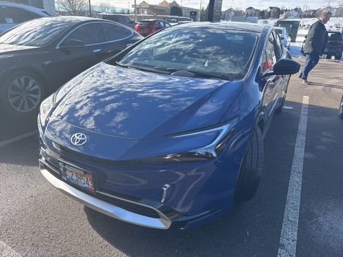 Used 2024 Toyota Prius Prime Premium w/ Advanced Technology Package image 2