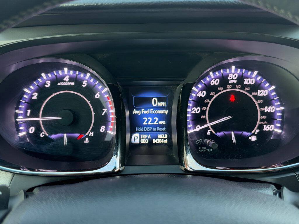 Used 2014 Toyota Avalon Limited FWD image 17