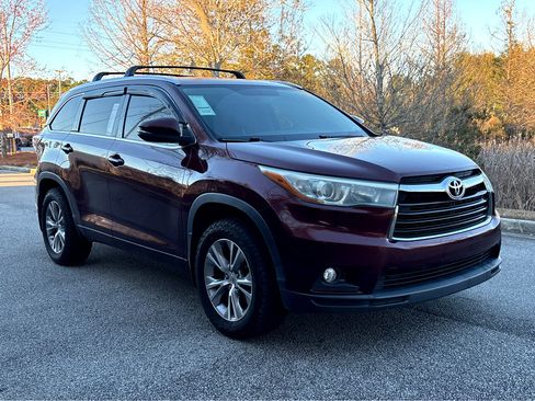 Used 2015 Toyota Highlander XLE image 1