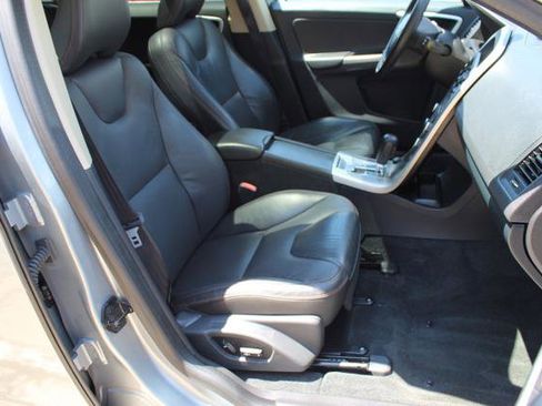 Used 2010 Volvo XC60 T6 AWD/4WD image 26