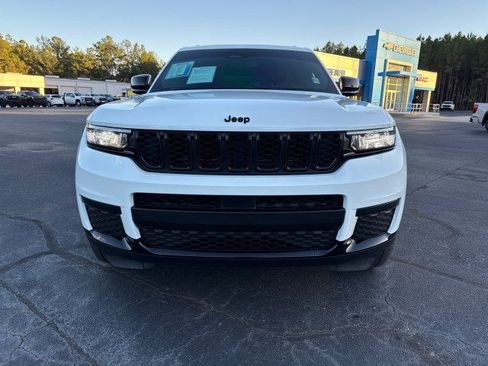 Used 2023 Jeep Grand Cherokee L Laredo image 8