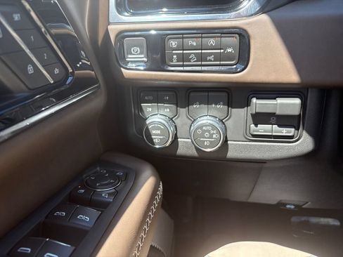 New 2026 GMC Yukon XL Denali Ultimate w/ LPO, Floor Liner Package AWD/4WD image 18