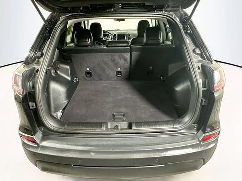 Used 2020 Jeep Cherokee Latitude Plus w/ Cold Weather Group AWD/4WD image 28