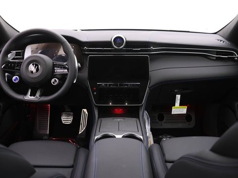 New 2025 Maserati Grecale Trofeo image 8