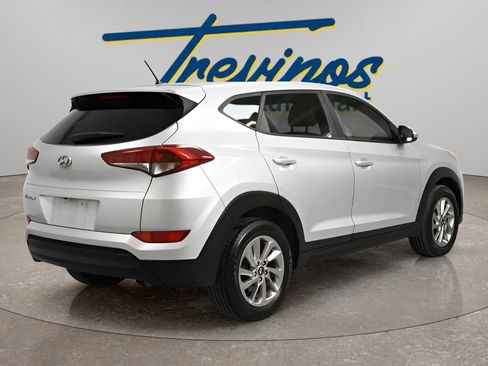 Used 2018 Hyundai Tucson SE image 2