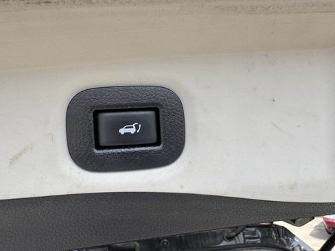 Used 2018 Nissan Rogue SL image 28