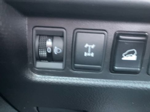 Used 2024 Nissan Titan PRO-4X w/ Pro-4x Convenience Package image 17