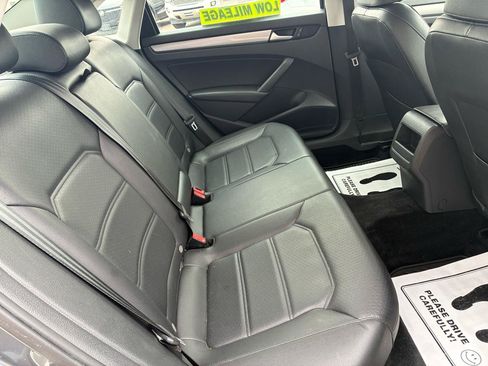 Used 2015 Volkswagen Passat 1.8T Limited Edition FWD image 10
