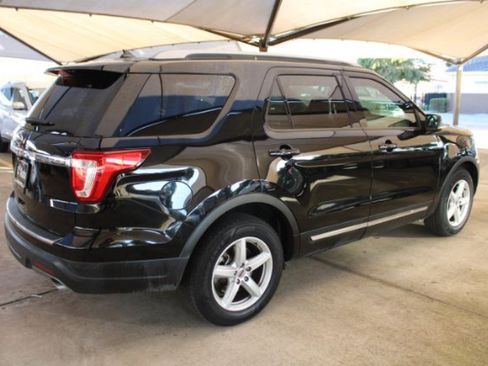 Used 2018 Ford Explorer XLT w/ Equipment Group 201A image 7