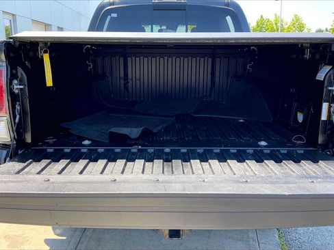 Used 2022 Toyota Tacoma TRD Sport w/ Technology Package AWD/4WD image 32