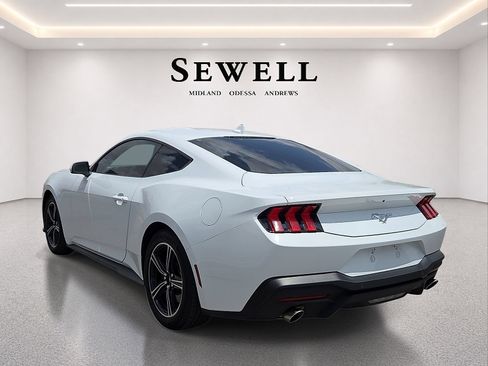 Used 2024 Ford Mustang Coupe RWD image 3