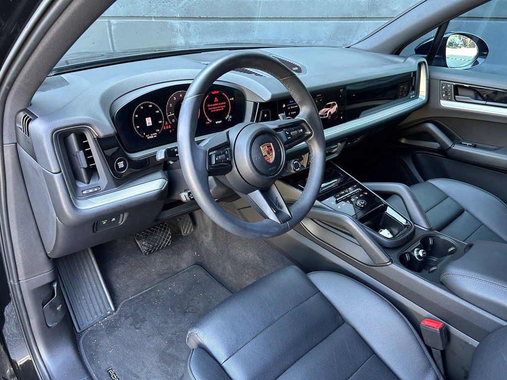 Certified 2025 Porsche Cayenne AWD/4WD image 19
