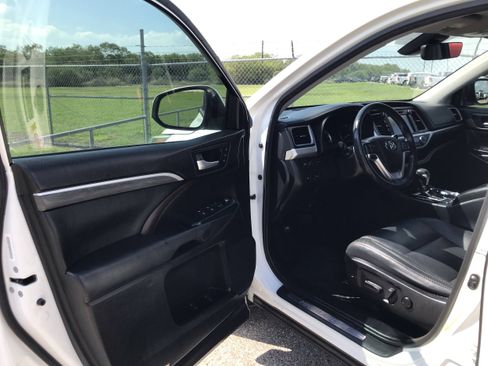 Used 2018 Toyota Highlander Limited image 16