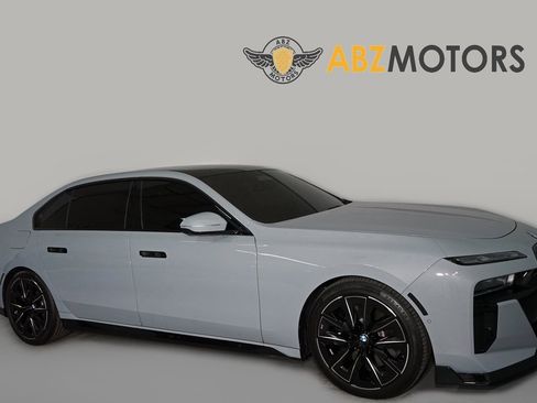 Used 2023 BMW 760i xDrive w/ Executive Package image 1