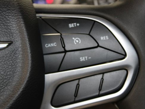 Used 2024 Chrysler Voyager LX image 43