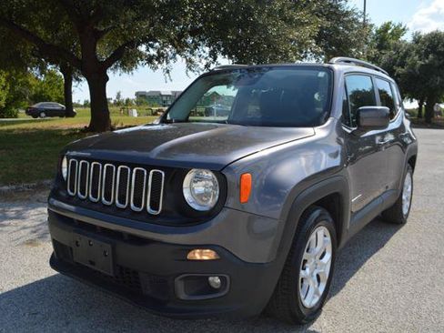 Used 2017 Jeep Renegade Latitude FWD image 1