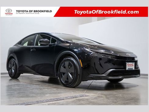 Used 2025 Toyota Prius LE image 1
