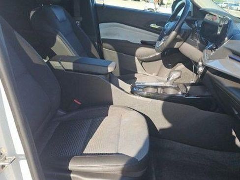 Used 2024 Chevrolet Trax LT w/ Driver Confidence Package image 8