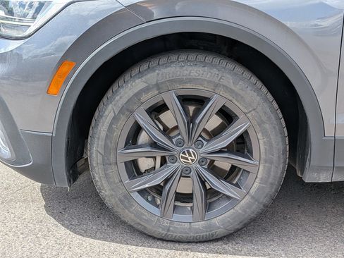 Used 2022 Volkswagen Tiguan SE w/ Panoramic Sunroof Package AWD/4WD image 13