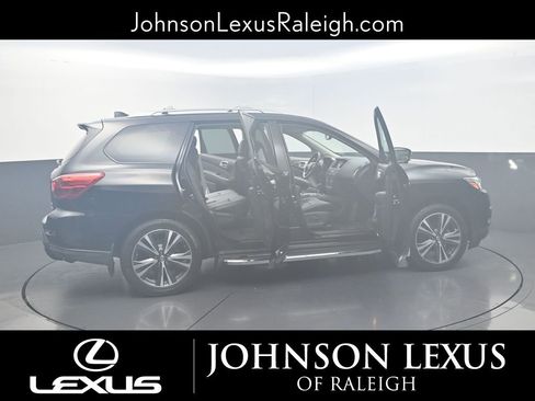 Used 2020 Nissan Pathfinder Platinum image 24