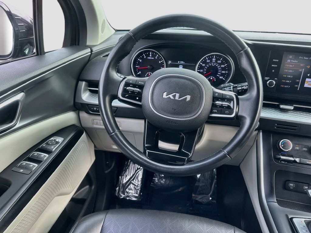 Used 2023 Kia Carnival LX FWD image 21