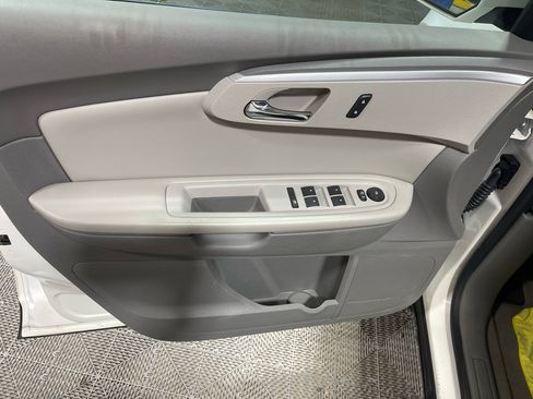 Used 2011 Chevrolet Traverse LT image 25