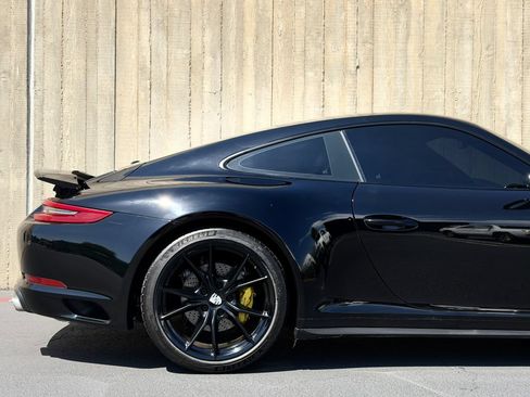 Used 2019 Porsche 911 Carrera 4 AWD/4WD image 12