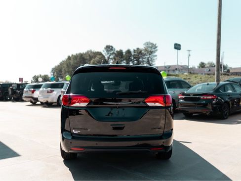 Used 2019 Chrysler Pacifica Limited w/ Advanced Safetytec Group image 5