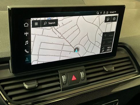 Used 2023 Audi SQ5 Premium Plus w/ Premium Plus Package image 2