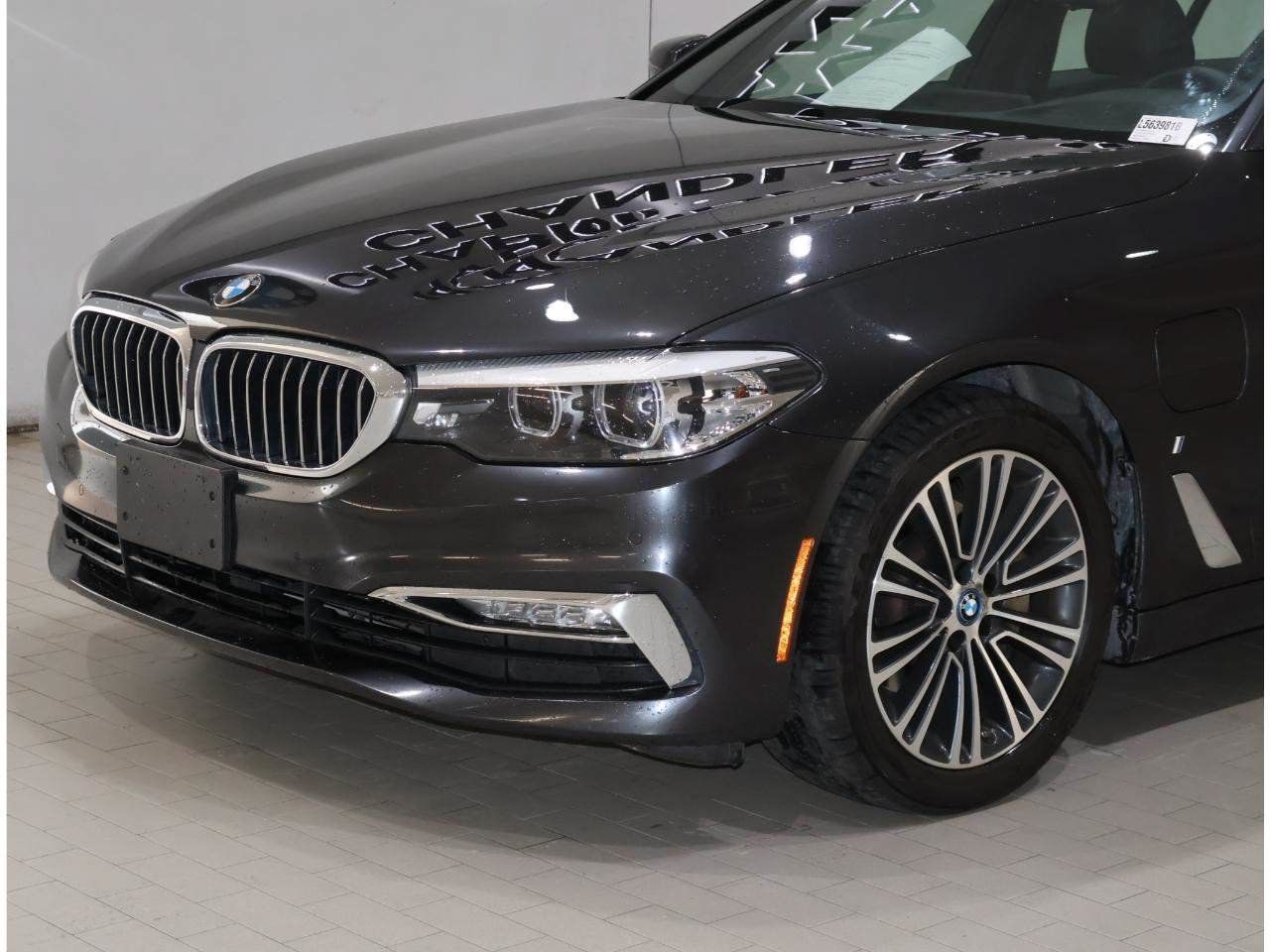 Used 2018 BMW 530e xDrive w/ Premium Package AWD/4WD image 2